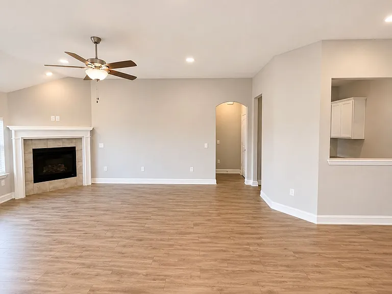 2816 Redbud Ln — Photo 9
