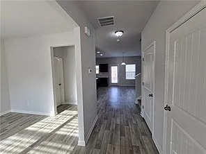 4 bed, 2.5 bath, 2215 sqft, $2,300 — Photo 2