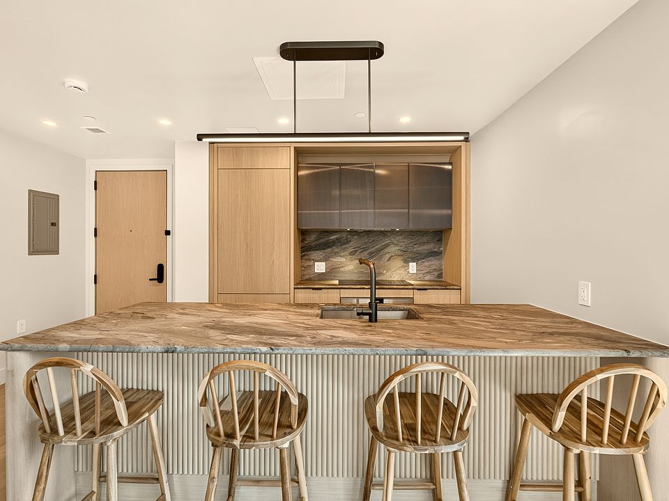 1st image of 400 W 38th St Unit 5G-N