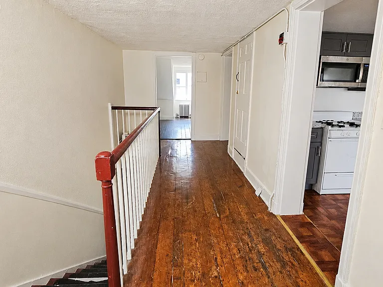 20 W Franklin St #8 — Photo 7