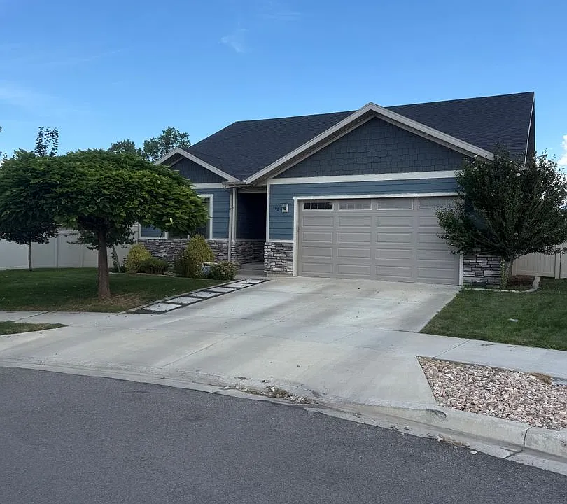 468 N Cowan Cir