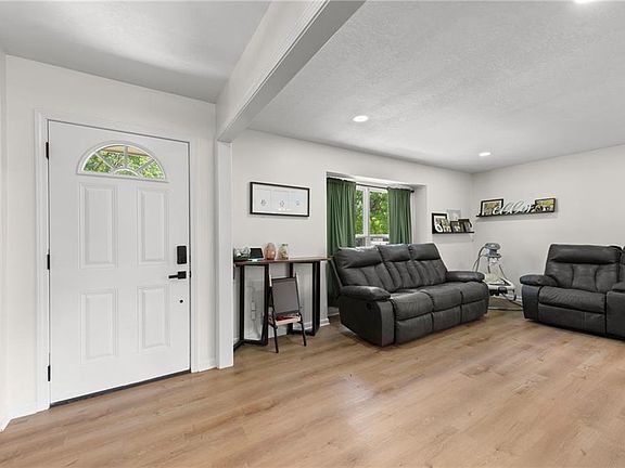 4th image of 8908 Evanston Ave