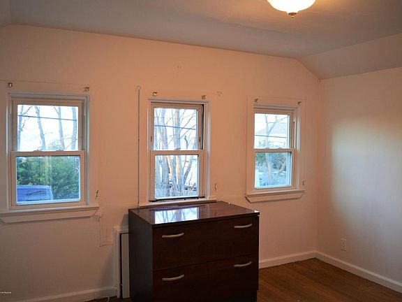 5th image of 4 Burlington Ave