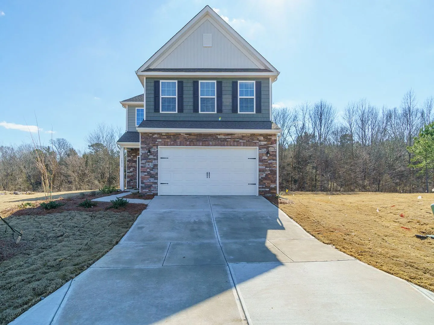 Almost New Home With 3 Bedroom 2.5 baths in Steel Creek — Photo 2