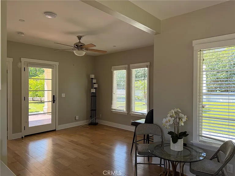 305 W Kenneth Rd — Photo 11