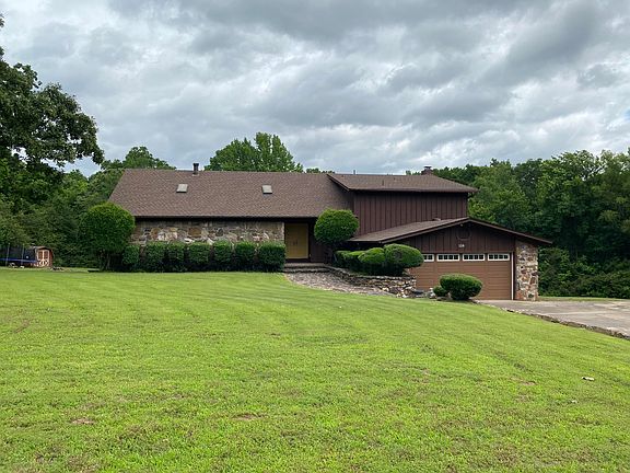 2nd image of 128 Winterwood Cir