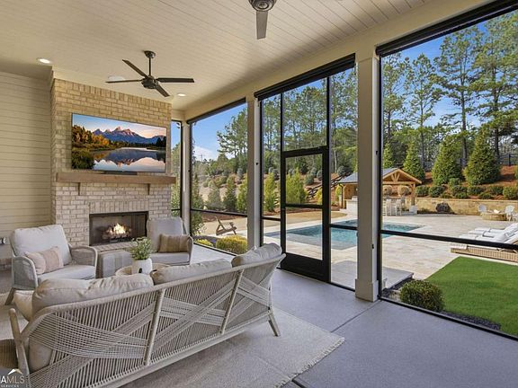 3rd image of 4455 Palmetto Ln