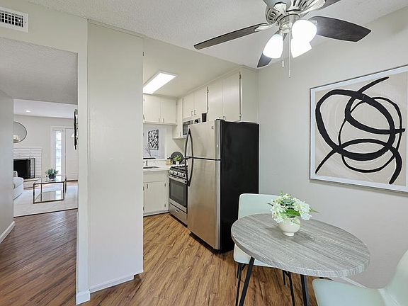 5th image of 464 Woodlawn Ave APT B