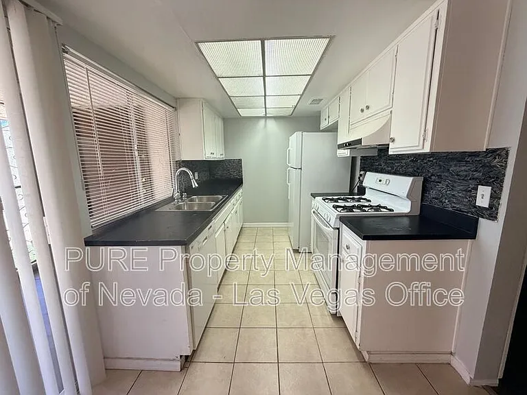 1405 Vegas Valley Dr #252-bldg 25 — Photo 6