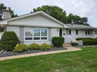 3218 Thurber Rd, Brooklyn Center, MN 55429