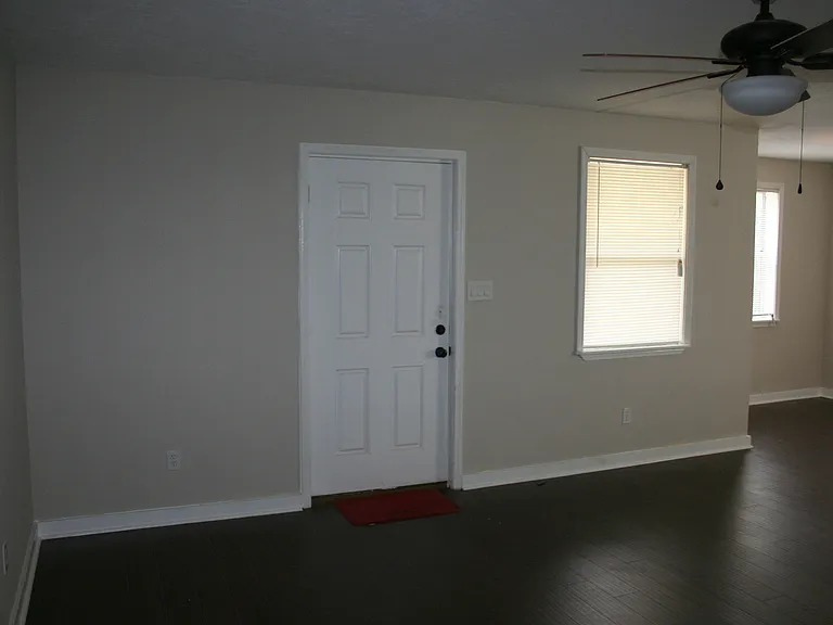 2308 Sylvan Ct — Photo 3