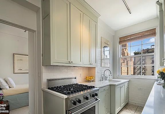 4th image of 955 Lexington Ave #8C