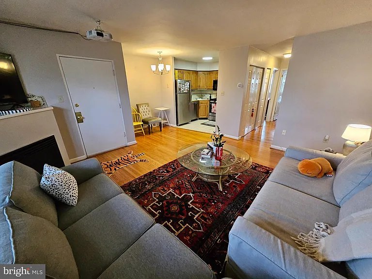 200 N Wayne Ave #9 — Photo 3