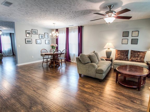 2nd image of 2836 Meadow Gln