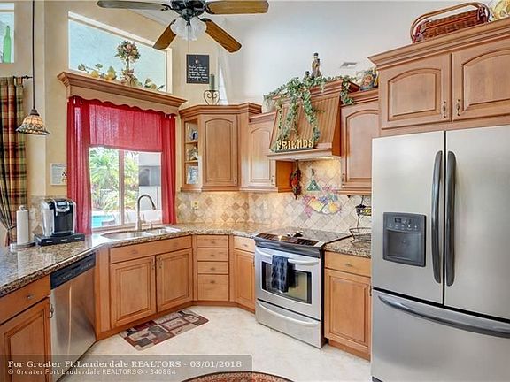 5th image of 461 NW 118th Way