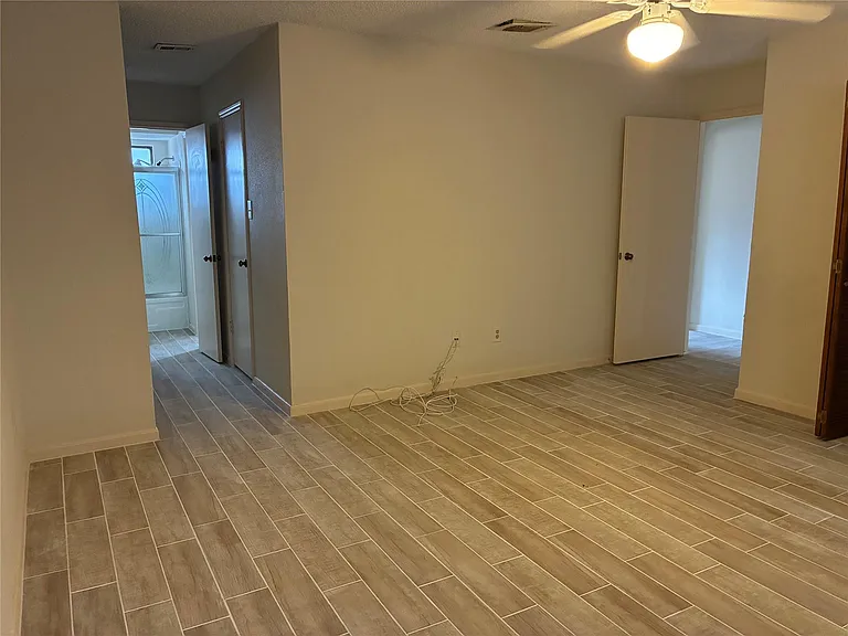 13784 Hollowgreen Dr — Photo 15