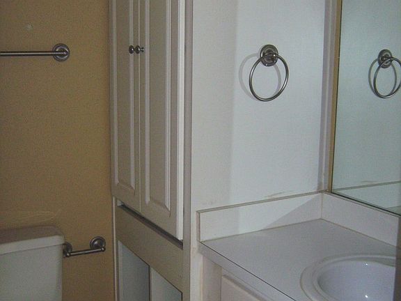 5th image of 103 Oyster Bay Cir APT 200