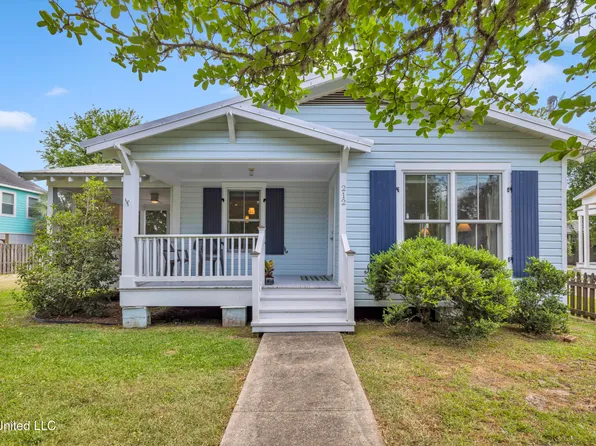 212 Washington St, Bay Saint Louis, MS 39520