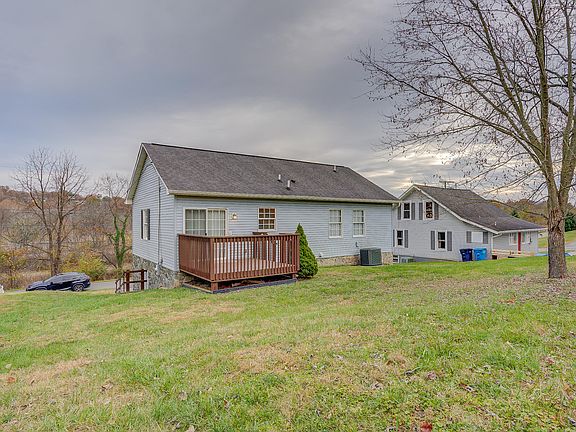 4th image of 2906 Vinyard Ave NE
