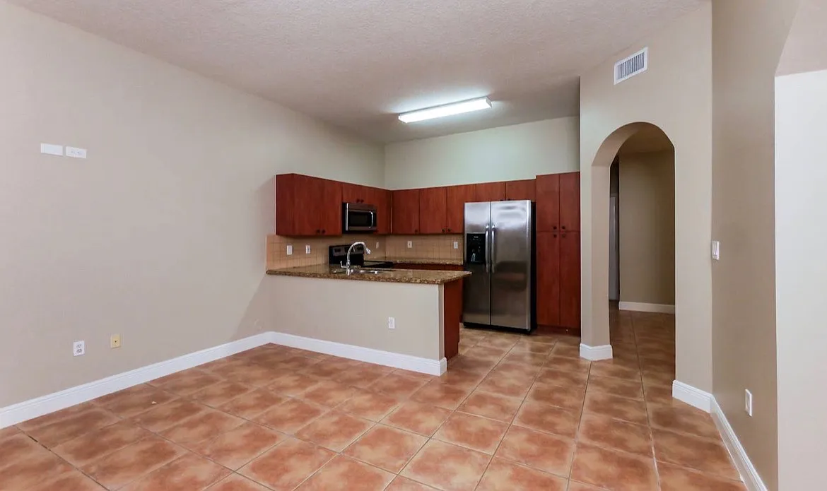 3 bed, 2010 sqft, $3,500 — Photo 3