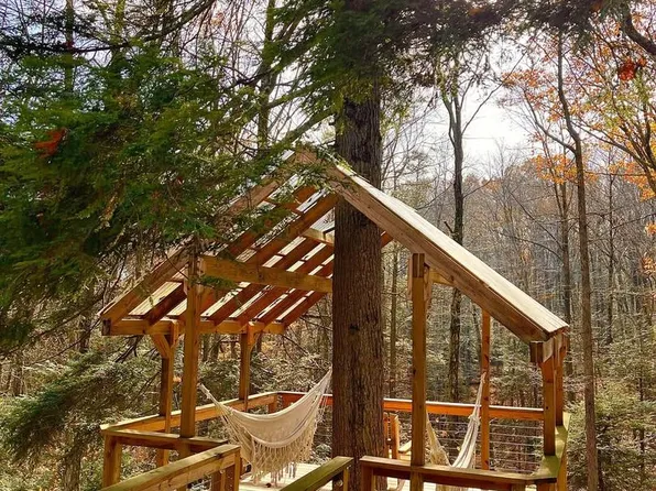 468 Devils Hole Rd, Cresco, PA 18326