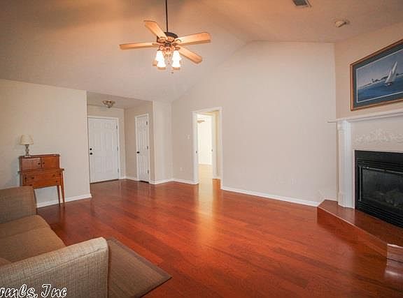 3rd image of 9 Mallori Ln