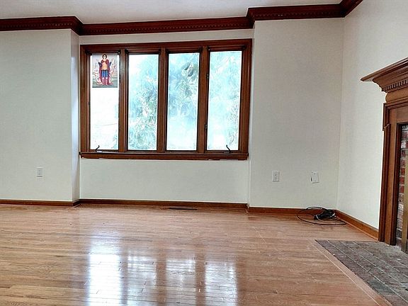 2nd image of 117 Metropolitan Ave Unit 117