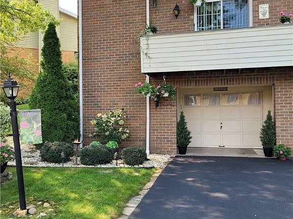 2nd image of 104 Canyon Ct