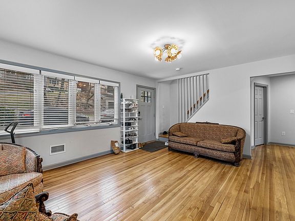 4th image of 755 Oak St