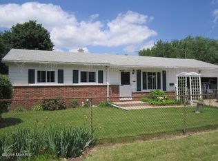 1104 Goguac St W, Springfield, MI 49015