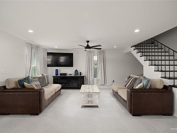 4th image of 17217 Evelyn Ave