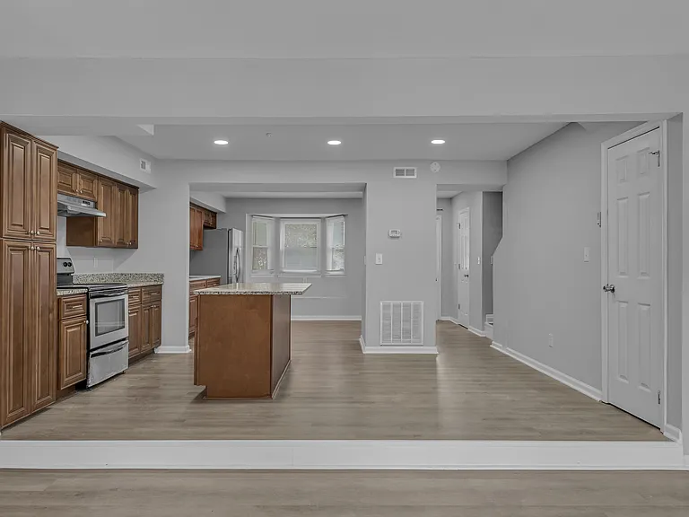 817 Biltmore Dr — Photo 13