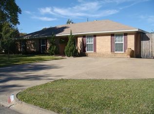 1033 Kane St, Benbrook, TX 76126