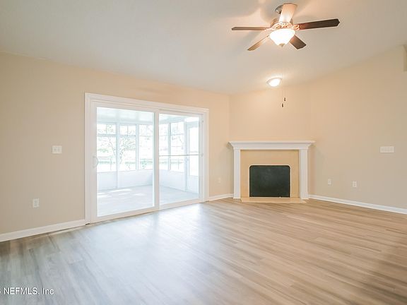 3rd image of 474 MACKENZIE Circle