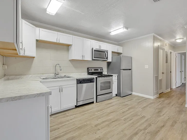 2241 W Pensacola St #6 — Photo 5
