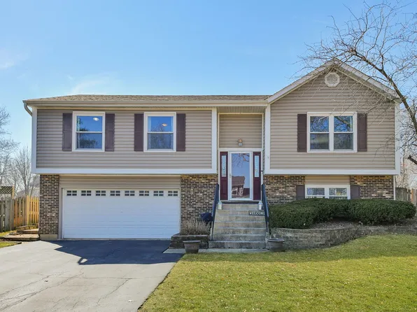 1180 S Beechtree Ln, Bartlett, IL 60103