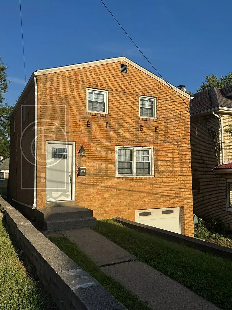 Move In Ready! Brick Single Family Home With Garage, Fenced Yard, Ac, Laundry, Hardwood Floors, P... — Photo 1