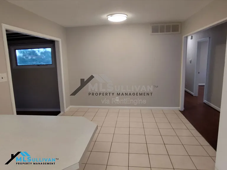 1521 Euclid Rd — Photo 6
