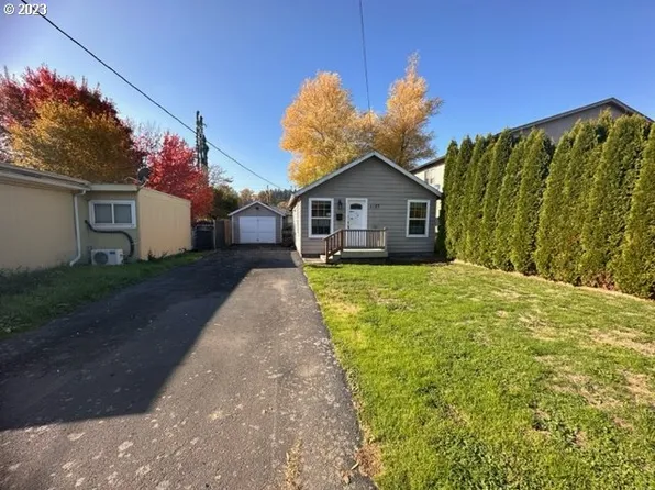 1127 N 3rd Ave, Kelso, WA 98626