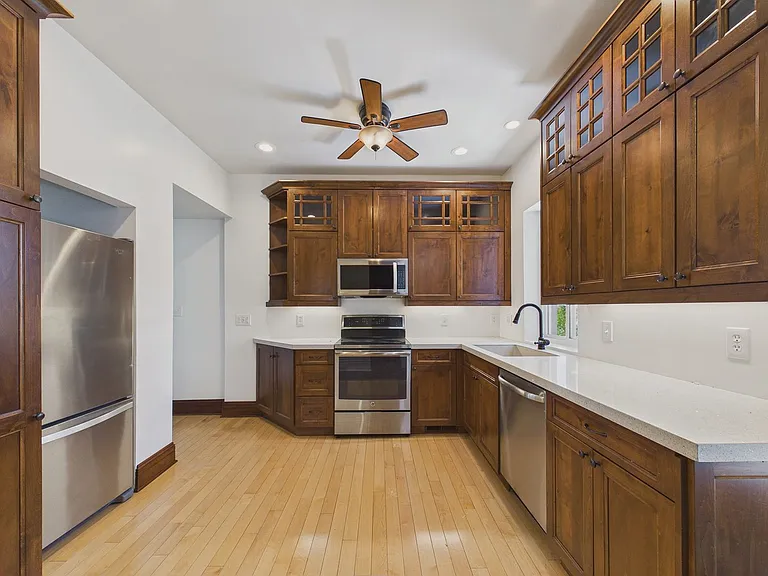 205 Logan St — Photo 9
