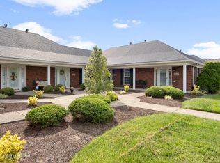 8019 Aspen Glen Dr, Louisville, KY 40228