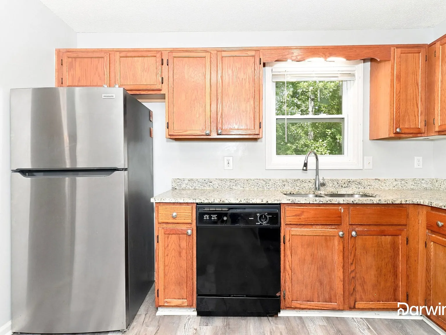 3 bed, 2.0 bath, 1104 sqft, $1,690 — Photo 4
