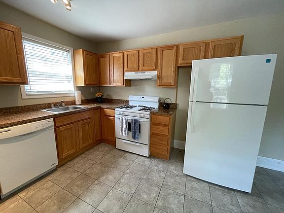 2nd image of 4902 Woodland Ave Floor 1