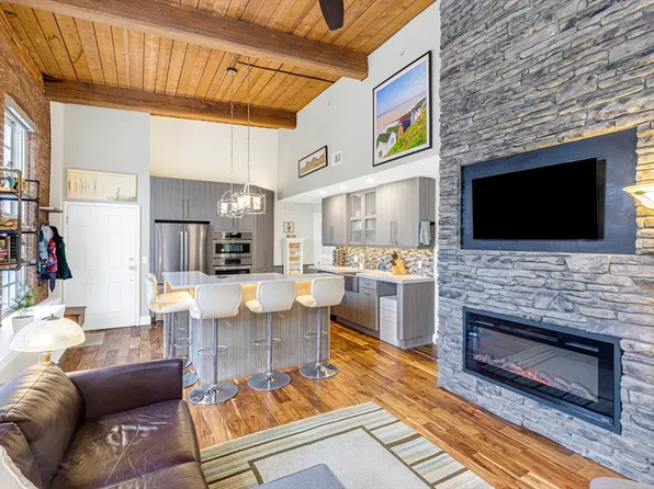 53 Warren St APT 321, Newburyport, MA 01950