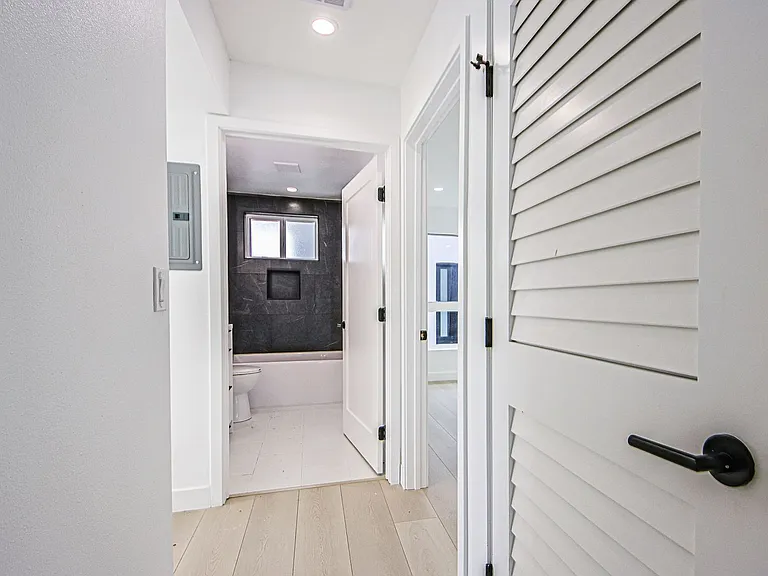 5709 Auckland Ave — Photo 30