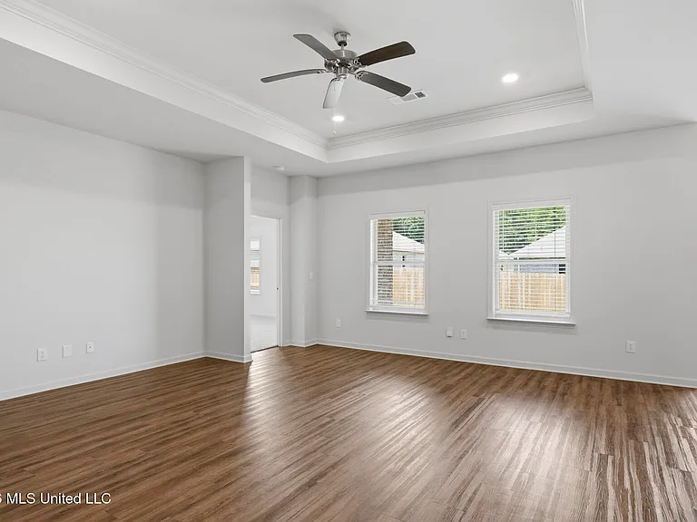 429 Piney Dr — Photo 3