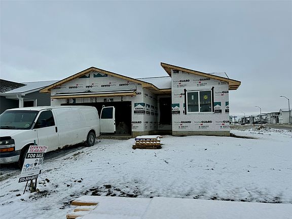 2nd image of 601 NE Meadow Landing Dr