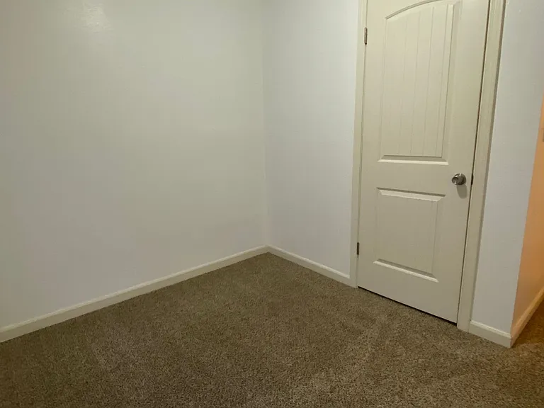 8521 N Gilbert Ave — Photo 4