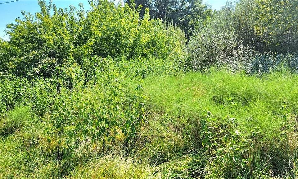 2nd image of 26 Pheasant Run Dr
