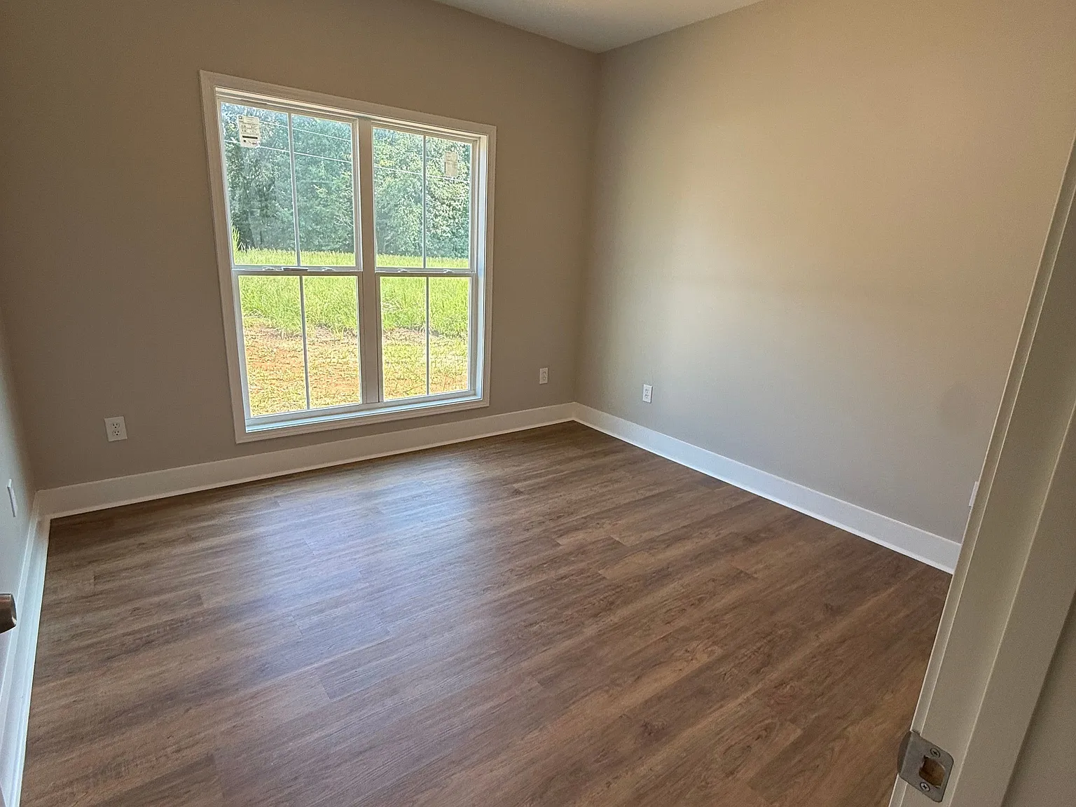 3 bed, 2.0 bath, 1416 sqft, $2,300 — Photo 2